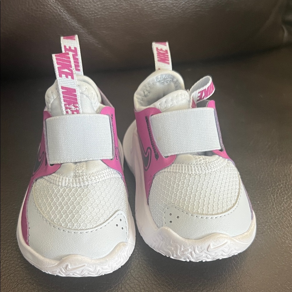 Nike Kids Sneakers in White and Pink
